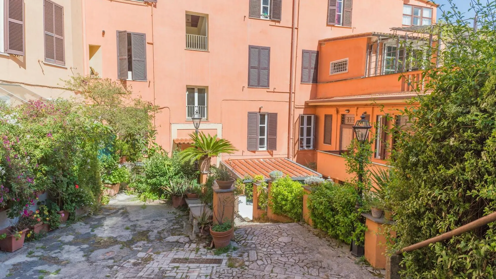 Studio In Trastevere Village Rome Italy