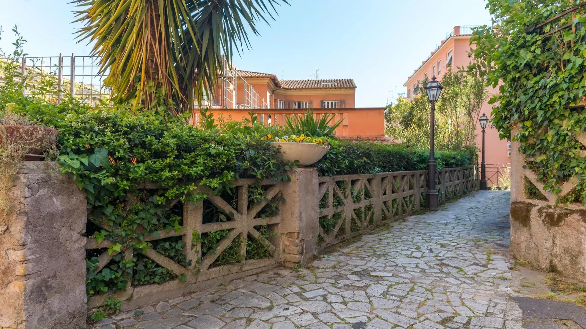 Studio In Trastevere Village Rome Apartment
